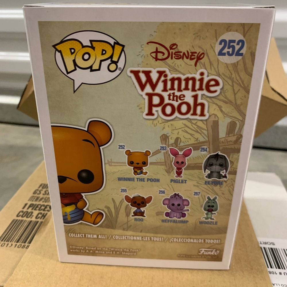 Vaulted 2017 Hot Topic Exclusive Flocked Winnie The Pooh Funko Pop New in box - Picture 4 of 8